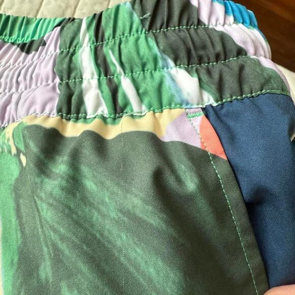 Calia by Carrie Underwood Colorful Print Running Shorts Women’s M - Picture 4 of 4